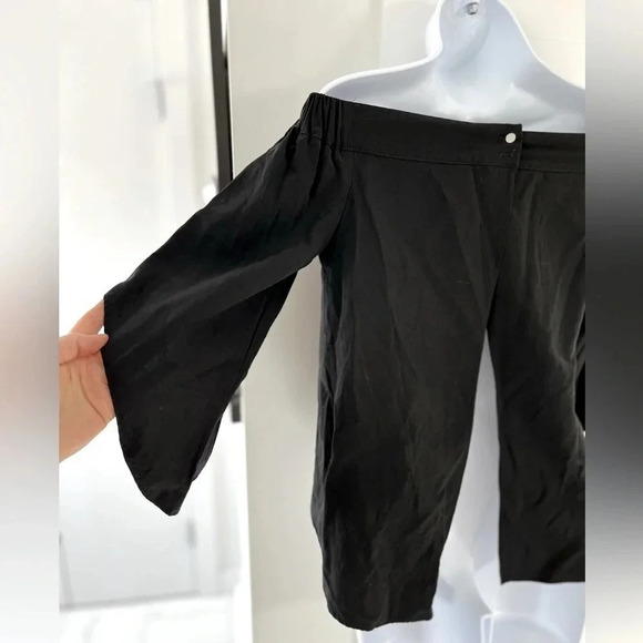 Runaway/💰2 FOR $10💰 Black open back/ Off shoulder top/ Flared arms/ Size US XS/2 - Picture 6 of 12